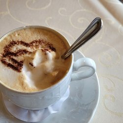 Böhmhof - Cappuccino. Sehr viel Sahne. Dicke Schicht.