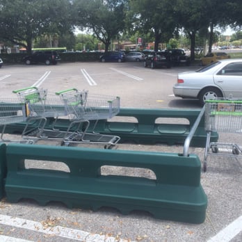 Publix - The person that was top lazy to push the cart an extra couple of feet was not too pleased that I was taking a pic of her laziness. - Grocery Near Me - Tampa, Florida Publix - The person that was top lazy to push the cart an extra couple of feet was not too pleased that I was taking a pic of her laziness. - Grocery Near Me - Tampa, Florida