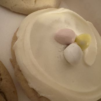 Crumbl - Rock Row - Bakeries Near Me - Westbrook, Maine
