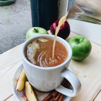 Bru Chicago - Hot Caramel Apple Cider - Coffee & Tea Near Me - Chicago, Illinois
