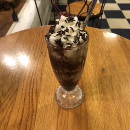 Large sundae (Old South Fudge ice cream) - 2022 Large sundae (Old South Fudge ice cream) - 2022