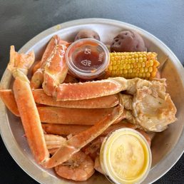 Shrimp and crab combo 21 shrimp / 1 crab cluster Corn and potato Shrimp and crab combo 21 shrimp / 1 crab cluster Corn and potato