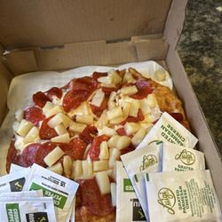 Seaside Fultano's Pizza - Small PEP / PINE pizza.