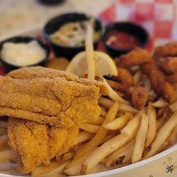 Landry's Kitchen - Fish n shrimp platter
