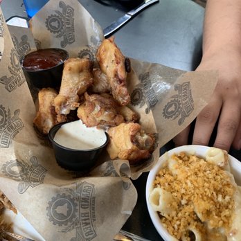 Grand River Brewery - Jackson - Wings with side of Mac and cheese - American Near Me - Jackson, Michigan Grand River Brewery - Jackson - Wings with side of Mac and cheese - American Near Me - Jackson, Michigan