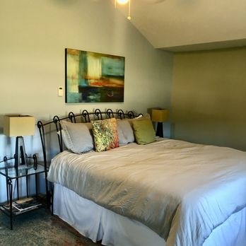 Abbey Road Farm - Bed & Breakfast Near Me - Carlton, Oregon Abbey Road Farm - Bed & Breakfast Near Me - Carlton, Oregon