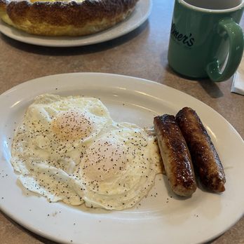 Elmer's Restaurant - Apple sausage and perfect over easy eggs - American Near Me - Portland, Oregon Elmer's Restaurant - Apple sausage and perfect over easy eggs - American Near Me - Portland, Oregon