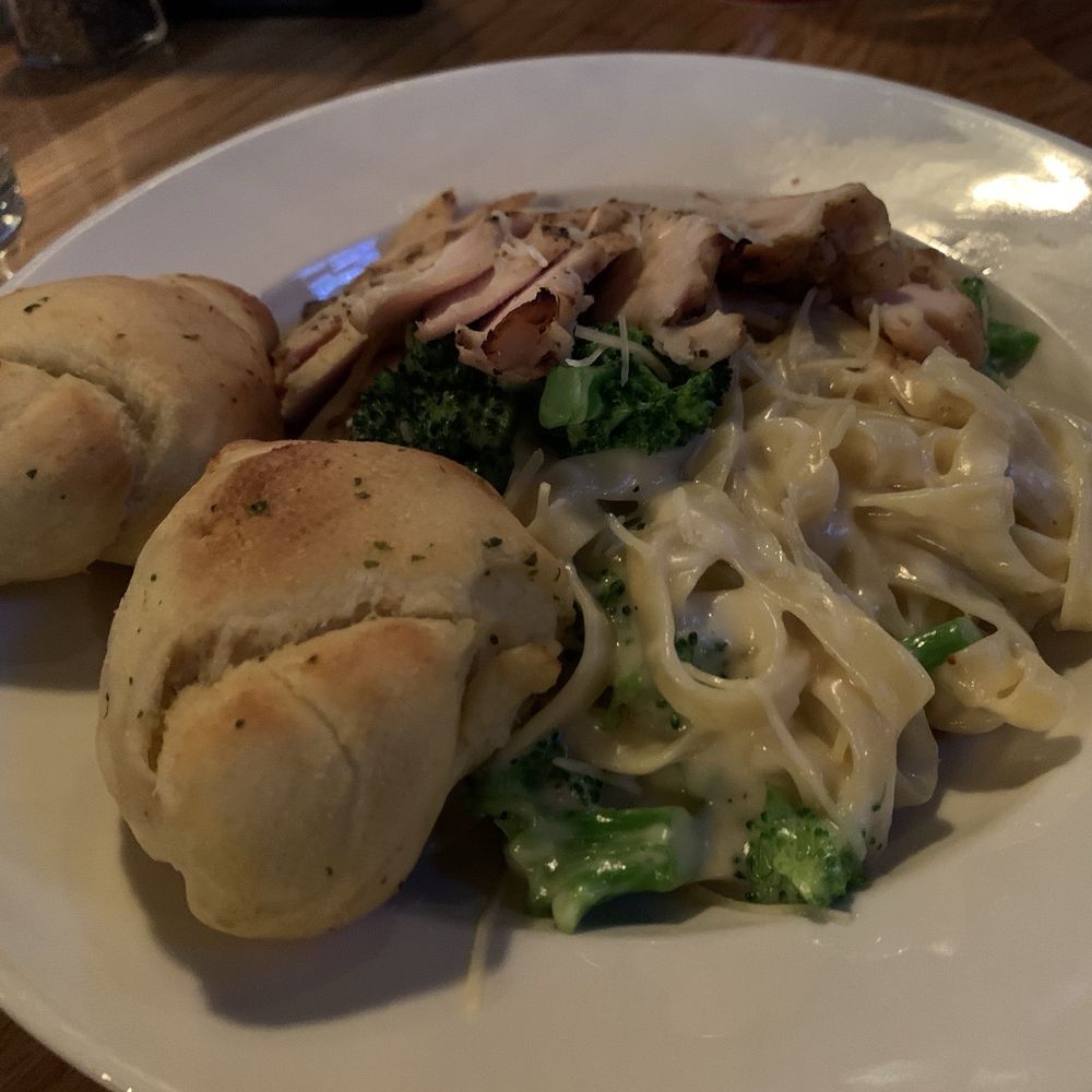BJ's Restaurant & Brewhouse - Fettuccine Chicken Alfredo - New American Near Me - Murfreesboro, Tennessee BJ's Restaurant & Brewhouse - Fettuccine Chicken Alfredo - New American Near Me - Murfreesboro, Tennessee