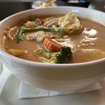 Rajanee Thai Haleiwa - Pineapple Chicken Curry - Thai Near Me - Haleiwa, Hawaii Rajanee Thai Haleiwa - Pineapple Chicken Curry - Thai Near Me - Haleiwa, Hawaii