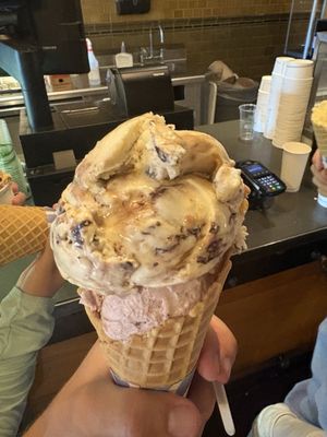 Old Faithful Inn Bear Paw Deli by null