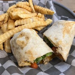 Wingbonz - Buffalo chicken wrap with crinkles fries