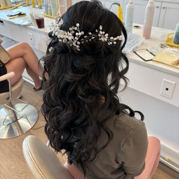 Drybar Los Gatos - Halftini - Blow Dry/Out Services Near Me - Los Gatos, California