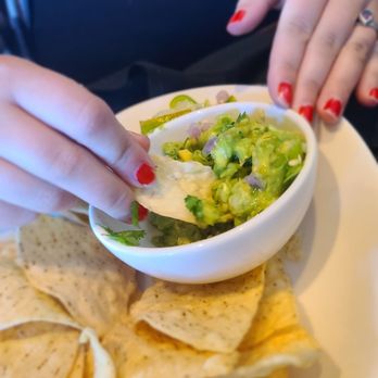 Yard House - Guacamole and chips - New American Near Me - Bakersfield, California