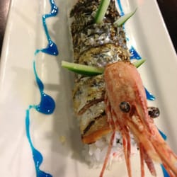 Maruya Sushi - Alien roll :)