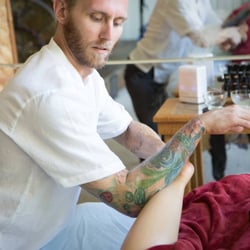 Aloha Holistics - Lomi-Lomi (Hawaiian massage)