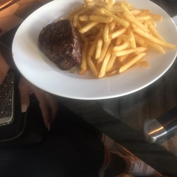 Earls Kitchen + Bar - Cocktail Bars Near Me - Plano, Texas