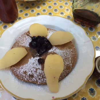 La Note - Gingerbread pancakes with poached pears - French Near Me - Berkeley, California La Note - Gingerbread pancakes with poached pears - French Near Me - Berkeley, California
