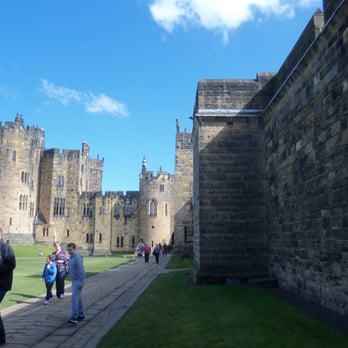 Alnwick Castle & Gardens - Landmarks & Historical Buildings Near Me - Alnwick, NBL Alnwick Castle & Gardens - Landmarks & Historical Buildings Near Me - Alnwick, NBL