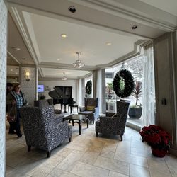 Chateau Victoria Hotel & Suites