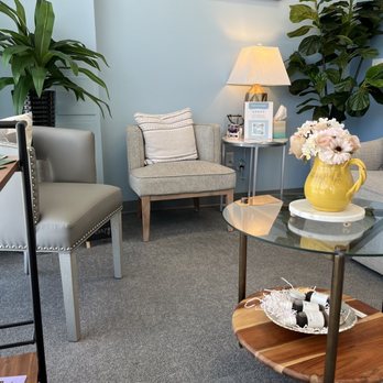 Lake City Physical Therapy - Waiting room showcases homey decor and products to review and purchase - Physical Therapy Near Me - Spokane, Washington Lake City Physical Therapy - Waiting room showcases homey decor and products to review and purchase - Physical Therapy Near Me - Spokane, Washington