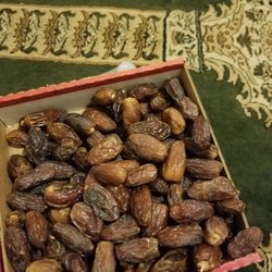 Makki Masjid - Dates to break fast