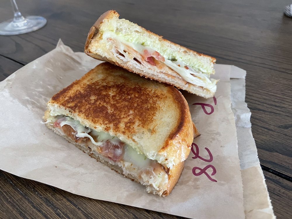 The Toasted Traveler Logo