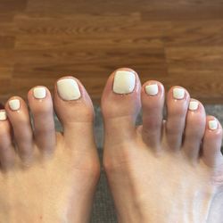 Shear Elegance - White gel pedicure