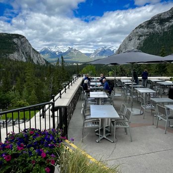 Rundle Bar - Rundle Bar patio - Lounges Near Me - Banff, Alberta Rundle Bar - Rundle Bar patio - Lounges Near Me - Banff, Alberta