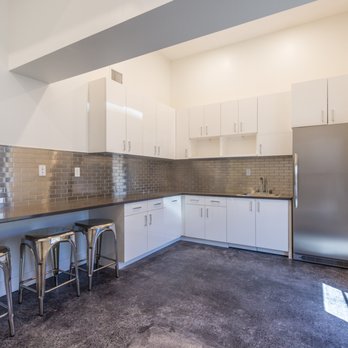 A-Z Builds - a modern kitchen with stainless steel appliances - General Contractors Near Me - North Miami Beach, Florida A-Z Builds - a modern kitchen with stainless steel appliances - General Contractors Near Me - North Miami Beach, Florida