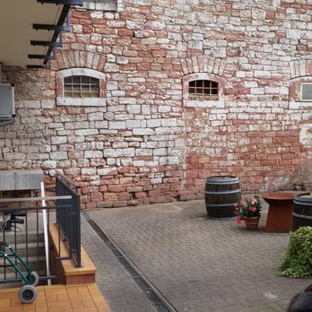 Weinhaus Becker - Raucherbereich - Beer, Wine & Spirits Near Me - Großostheim, BY
