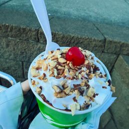 Hot fudge sundae Hot fudge sundae