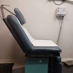 Urology Consultants - Exam chair