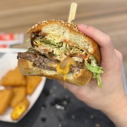 Burger Factory - Juicy lucy cross section
