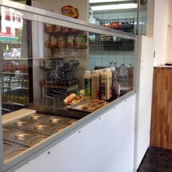 Le Petit Saint Jean - Préparation des sandwichs sur mesure