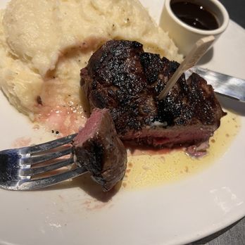 Yard House - Beautiful Medium Rare steak. Made perfectly!! FYI mash potatoes were delish as well. - New American Near Me - Tucson, Arizona