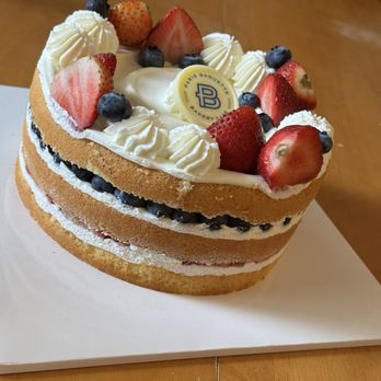Paris Baguette - Love the non-slip cake tray (see other photo) - Bakeries Near Me - Winter Park, Florida