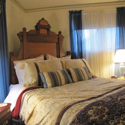Davies House Inn - Dottie's 2nd Floor Studio Apartment sleeping area