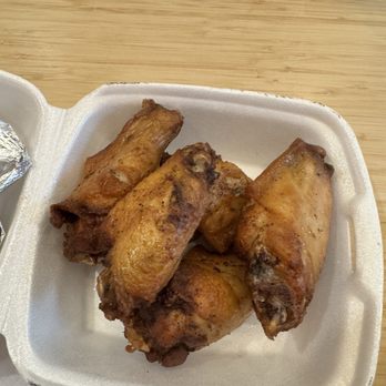 Pour House at District - Wings - Sports Bars Near Me - New Orleans, Louisiana Pour House at District - Wings - Sports Bars Near Me - New Orleans, Louisiana