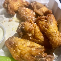 The Back Nine Indoor Golf - Garlic Parmesan wings