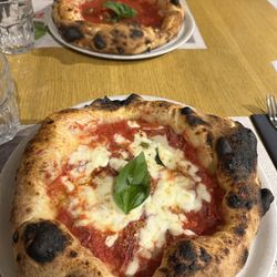 Molto Più - Pizza Diavolo and Marinara pizza