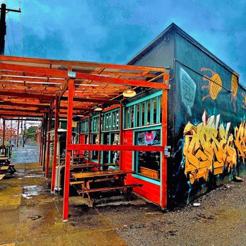 Off The Griddle - Outer dining and side alley art - Vegan Near Me - Portland, Oregon