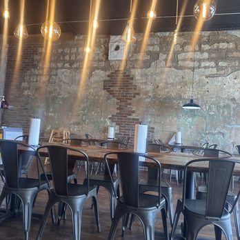 BG10 Cafe - Family style table - Burgers Near Me - Cashion, Oklahoma