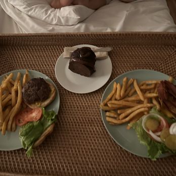 Workers Tavern - Hamburgers, fries & chocolate cake slice - Dive Bars Near Me - Astoria, Oregon