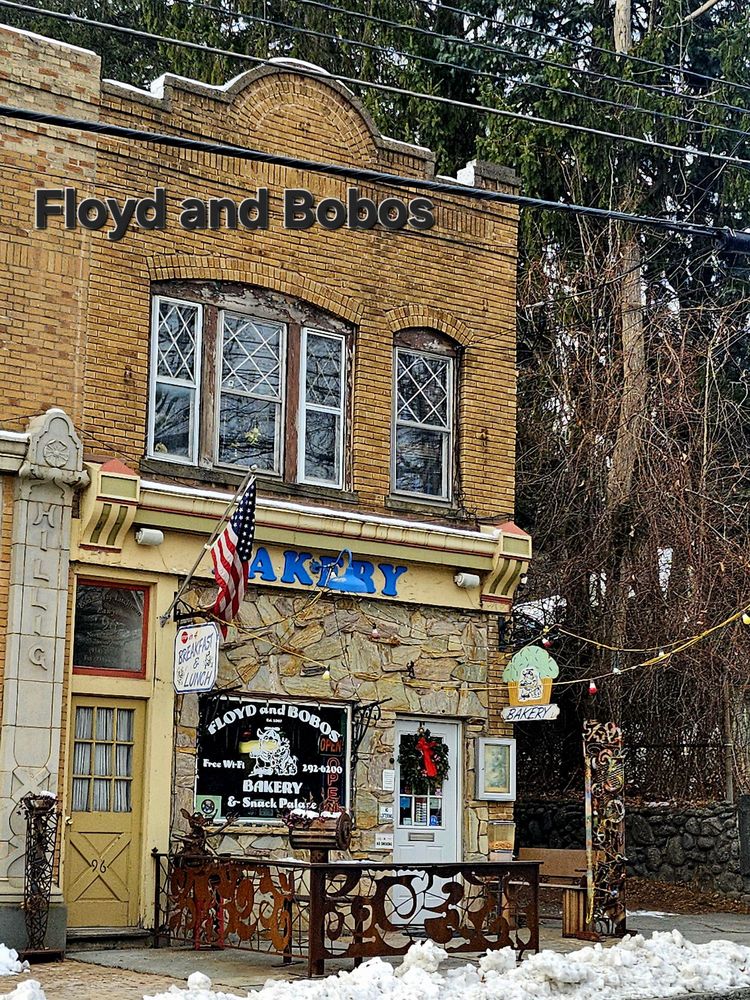 Floyd & Bobo's Bakery & Snack Palace Logo
