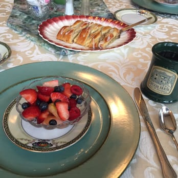 The Decker House Bed & Breakfast - Mixed fruit and apple strudel - Hotels Near Me - Mason City, Iowa