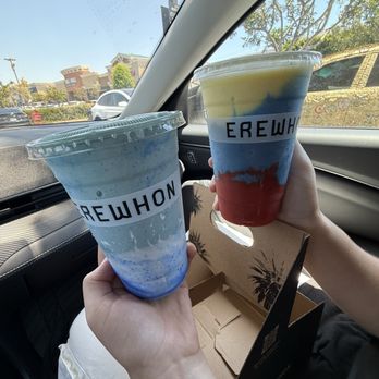 Erewhon Manhattan Beach - Coconut Cloud & Chimba De Smoothie - Grocery Near Me - Manhattan Beach, California