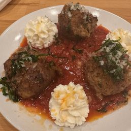 The meatball appetizer was delicious The meatball appetizer was delicious