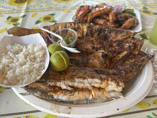 Mariscos Los Corchos by null Mariscos Los Corchos by null