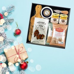 JNJ Gifts and More - Cheese and pretzles from Wisconsin