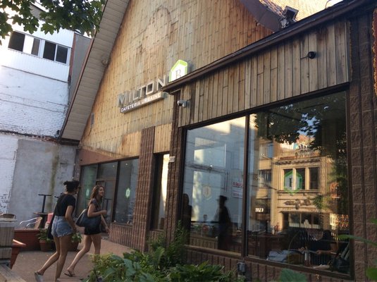 Milton B - Cafétéria urbaine by null